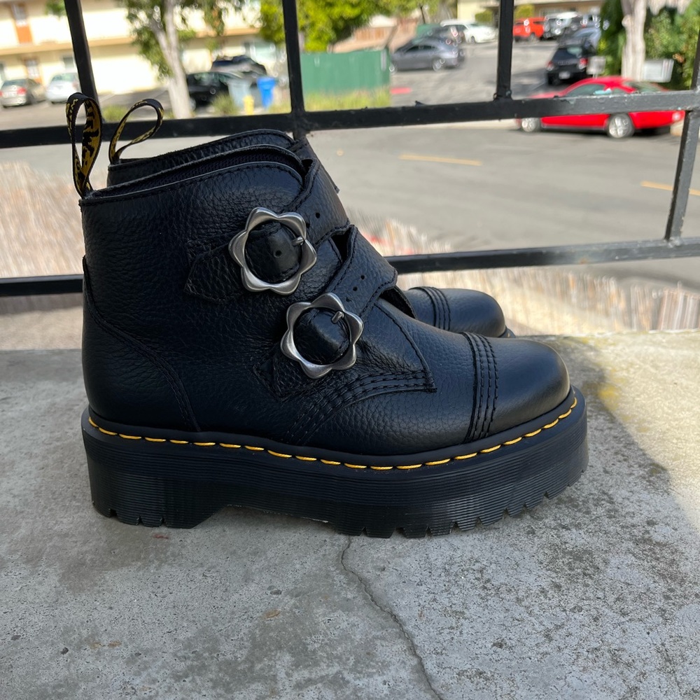 Dr. Martens - Devon Flower size 7